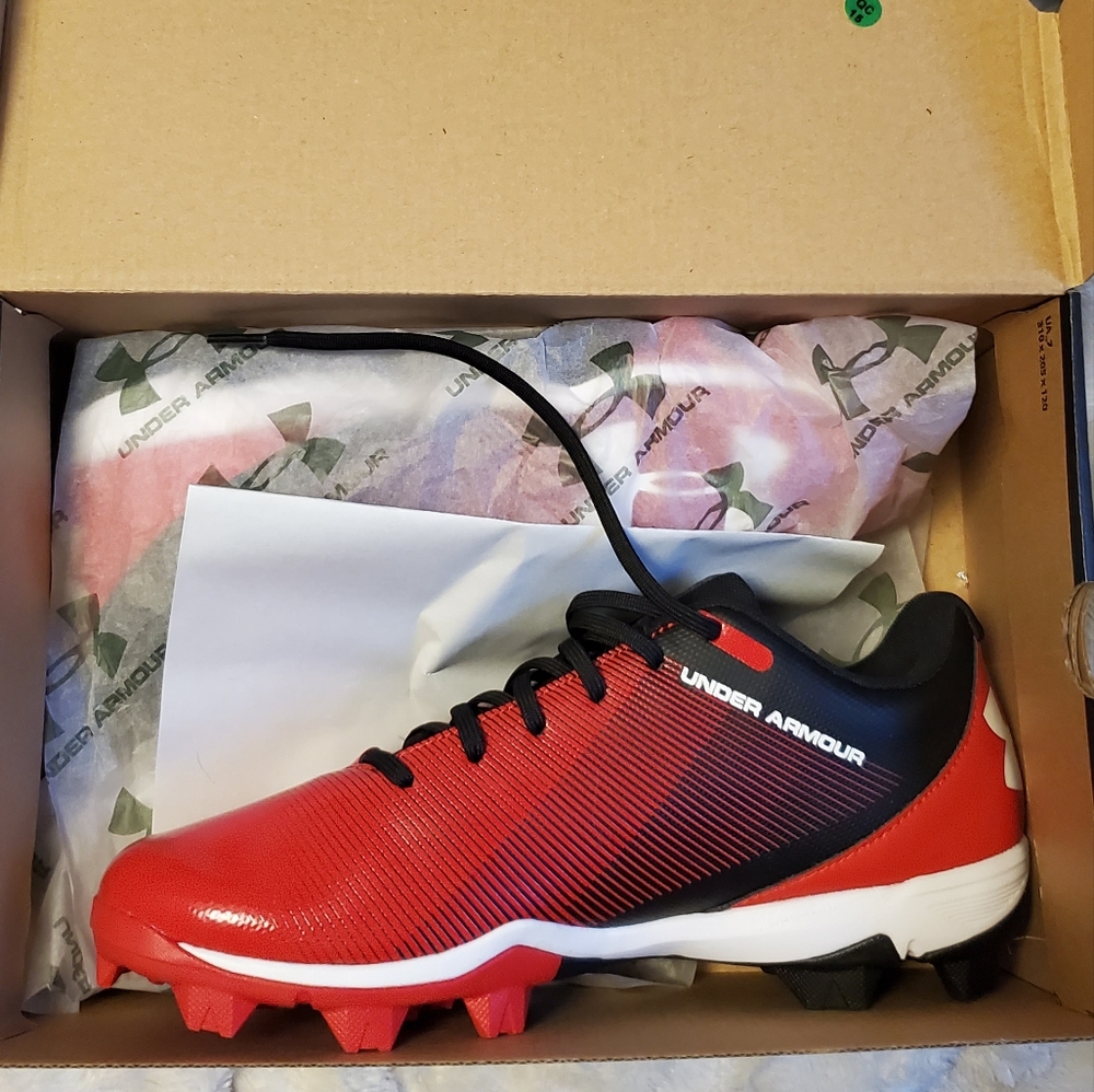 Under Armour Authentic Baseball cleats
